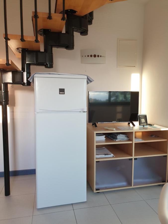Apartments Adri, Parking In The Yard 로비니 외부 사진