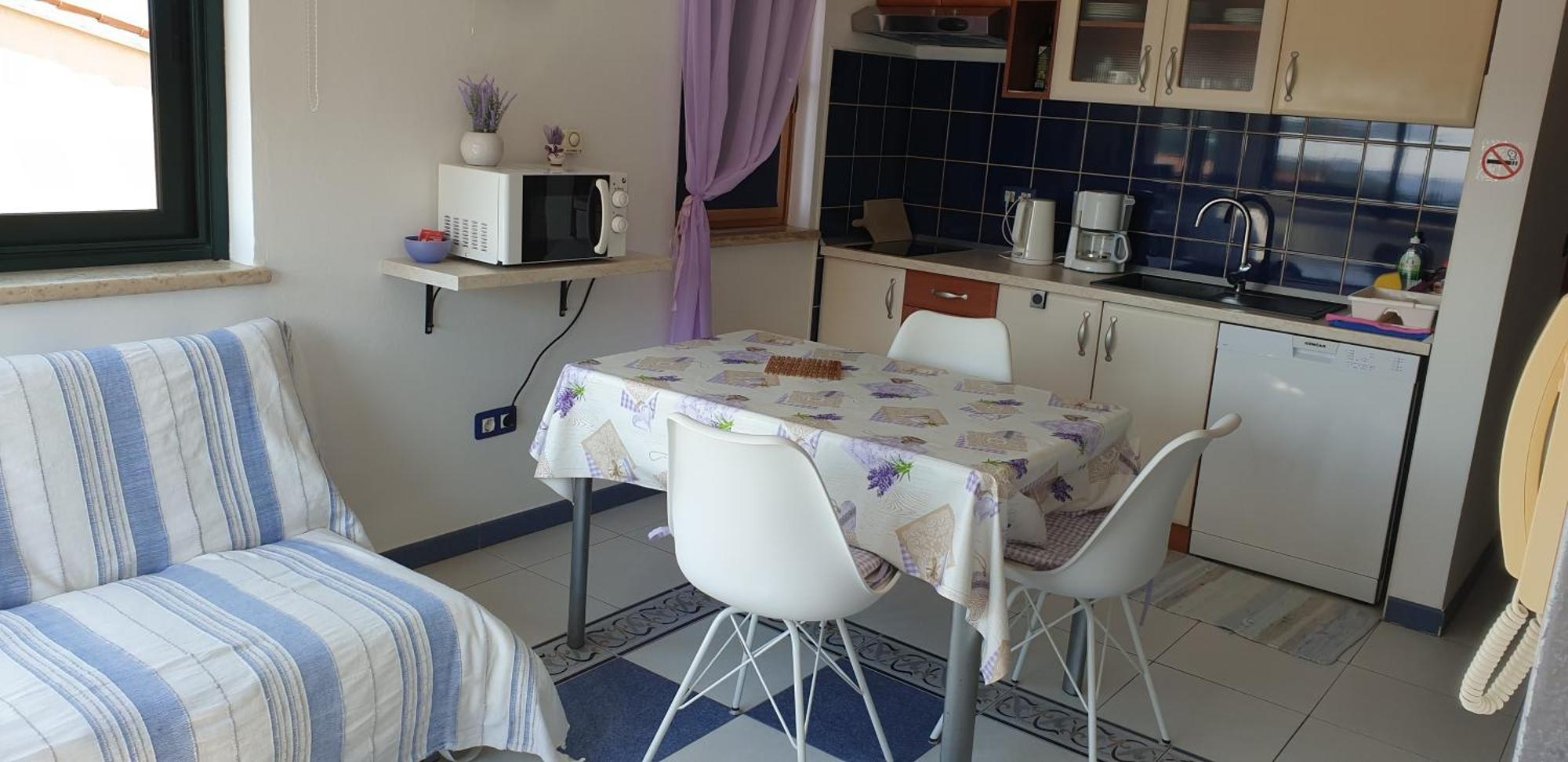 Apartments Adri, Parking In The Yard 로비니 외부 사진