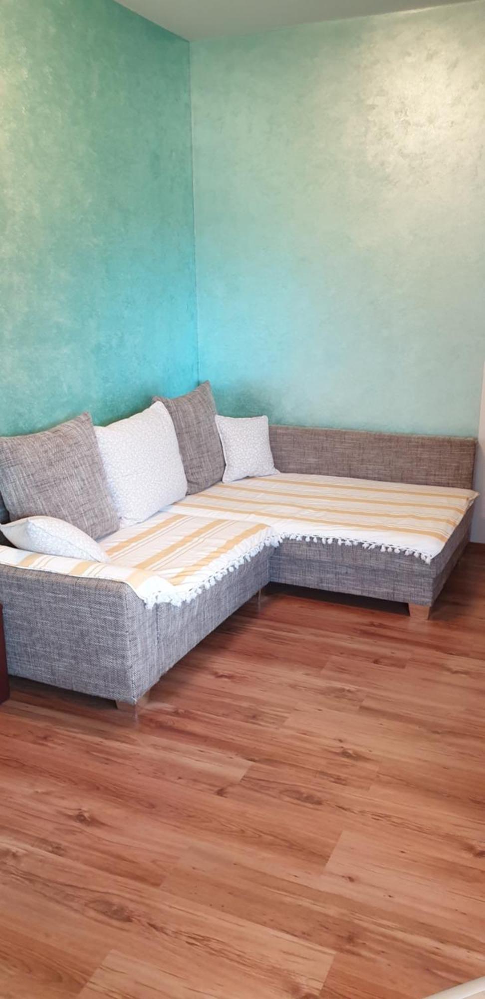 Apartments Adri, Parking In The Yard 로비니 외부 사진