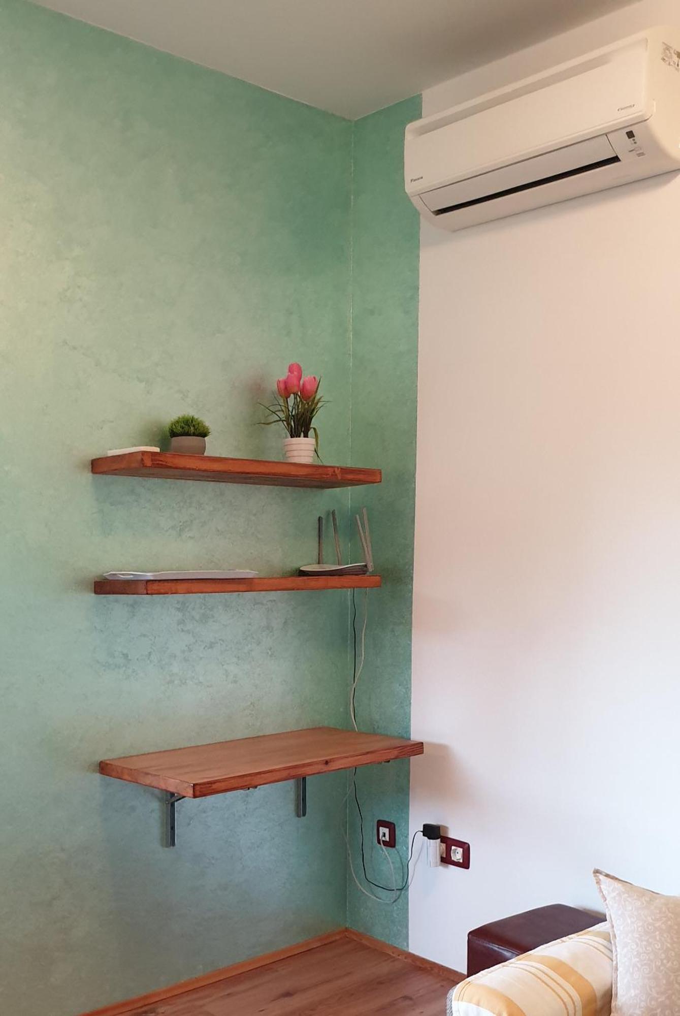 Apartments Adri, Parking In The Yard 로비니 외부 사진